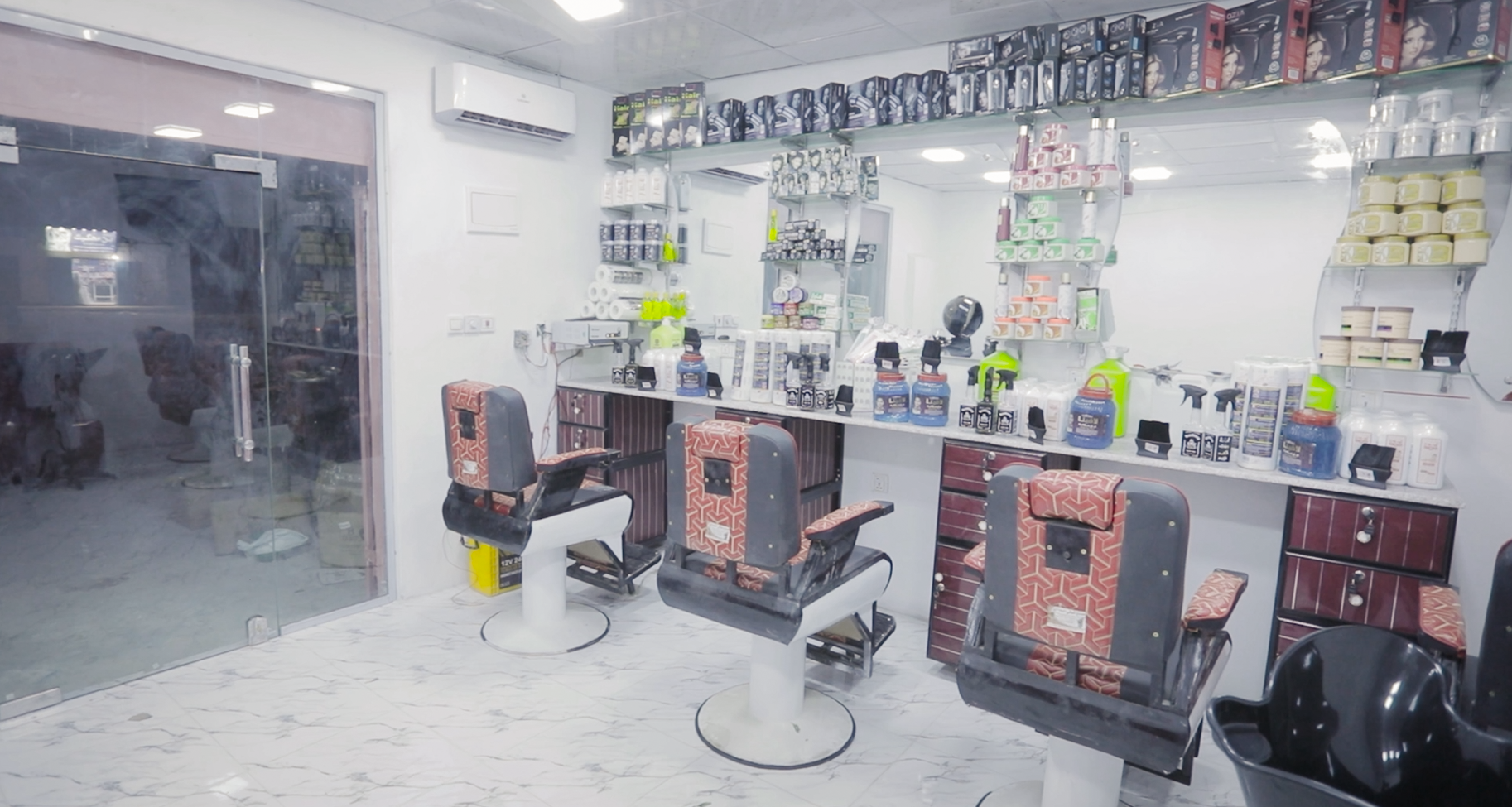 Tawakkol Karman Foundation helps displaced barber in Al-Ghaydah achieve his dream